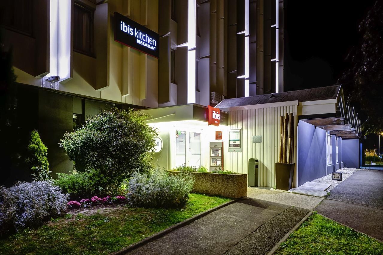 Ibis Lyon Est Bron Hotel Exterior photo